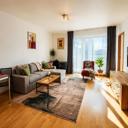 With A View Of The Old Town, Large Balcony, 2br شقة *