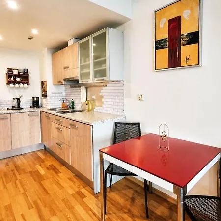 With A View Of The Old Town, Large Balcony, 2br شقة *